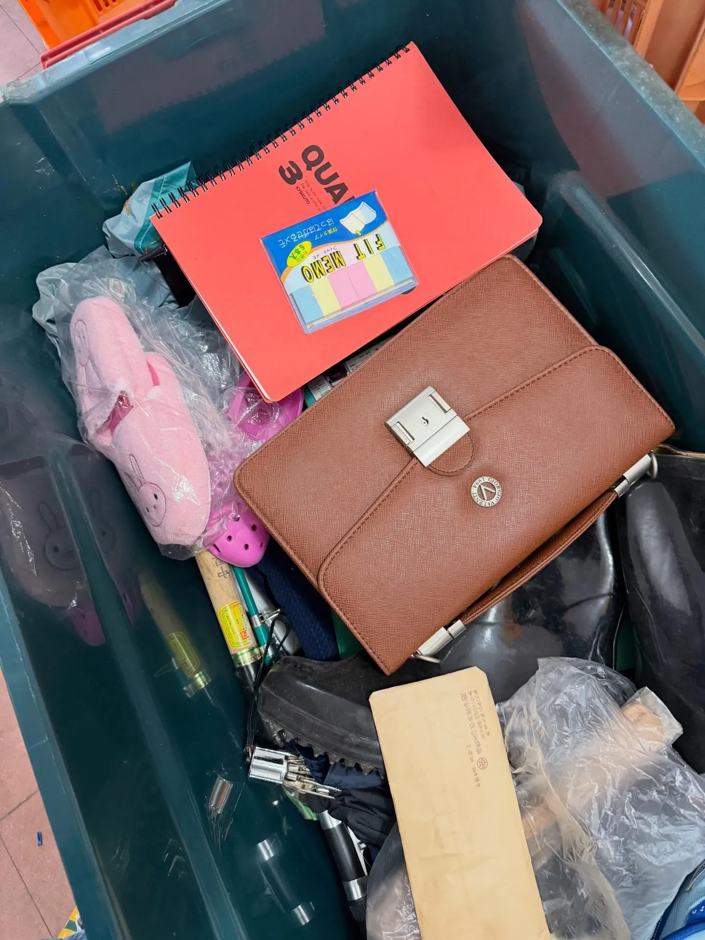 本日の買取品はここにあります!🛍️✨日用品がいっぱい!👒🧥バ...