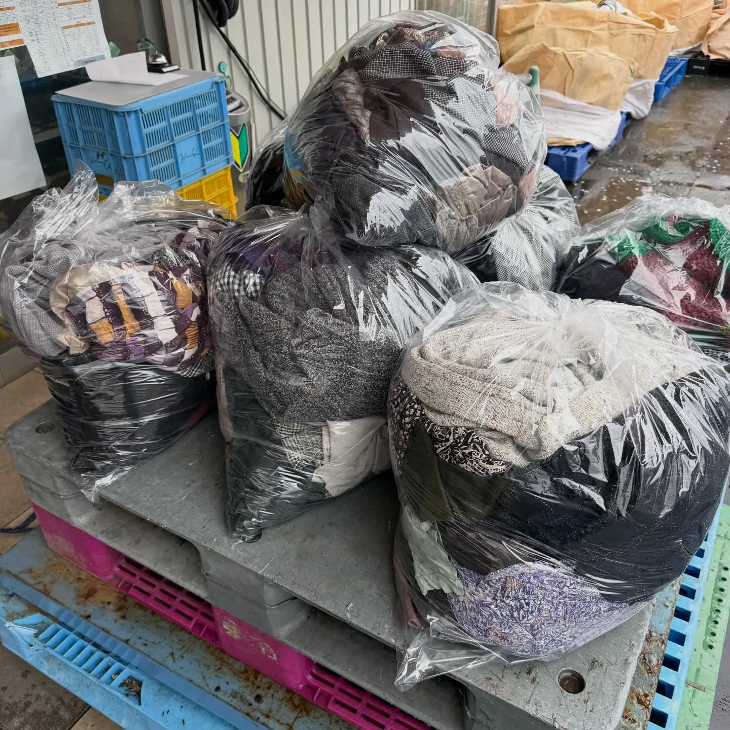 ポンコツ屋にお越しいただき、ありがとうございます！今日は服の...