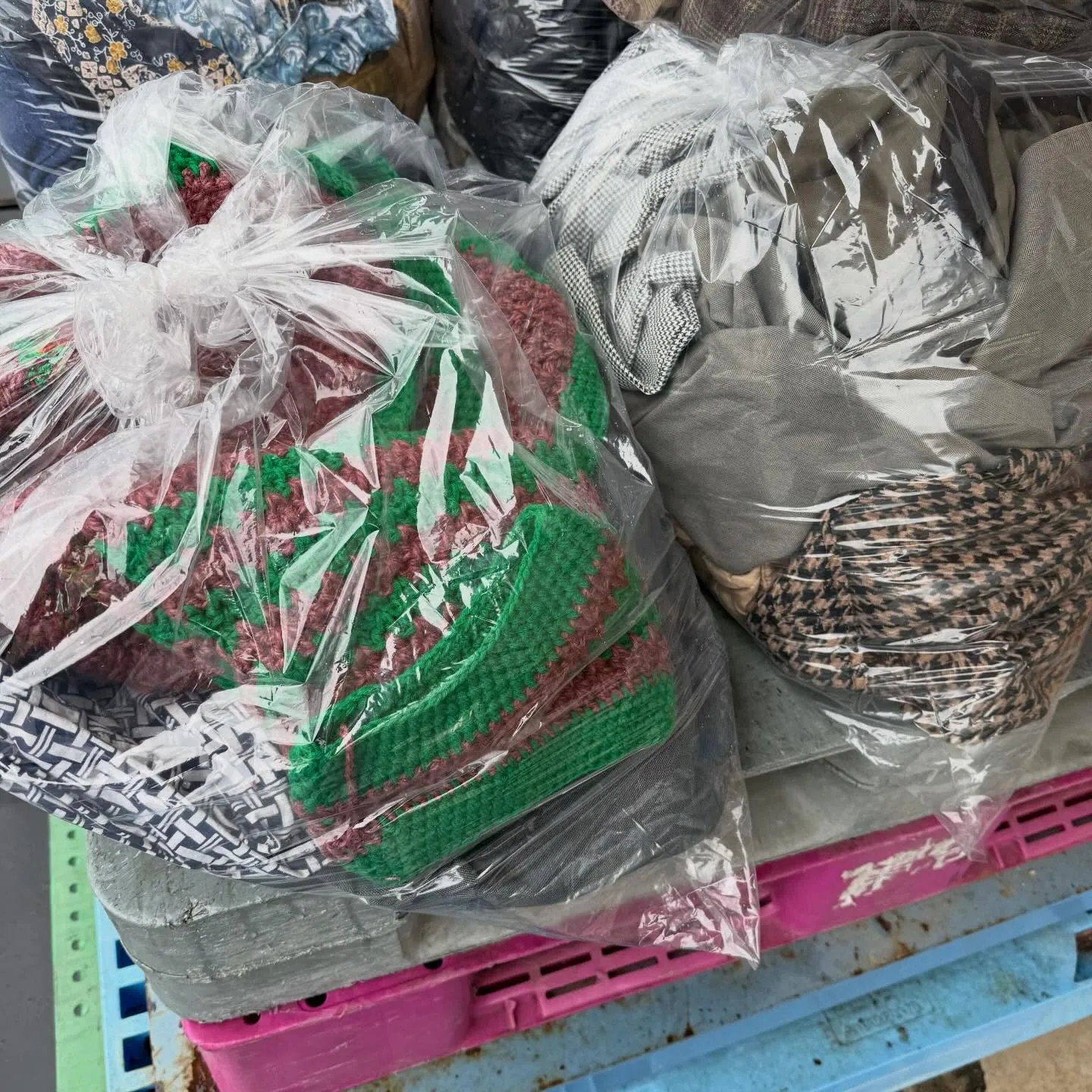 ポンコツ屋にお越しいただき、ありがとうございます!今日は服の...