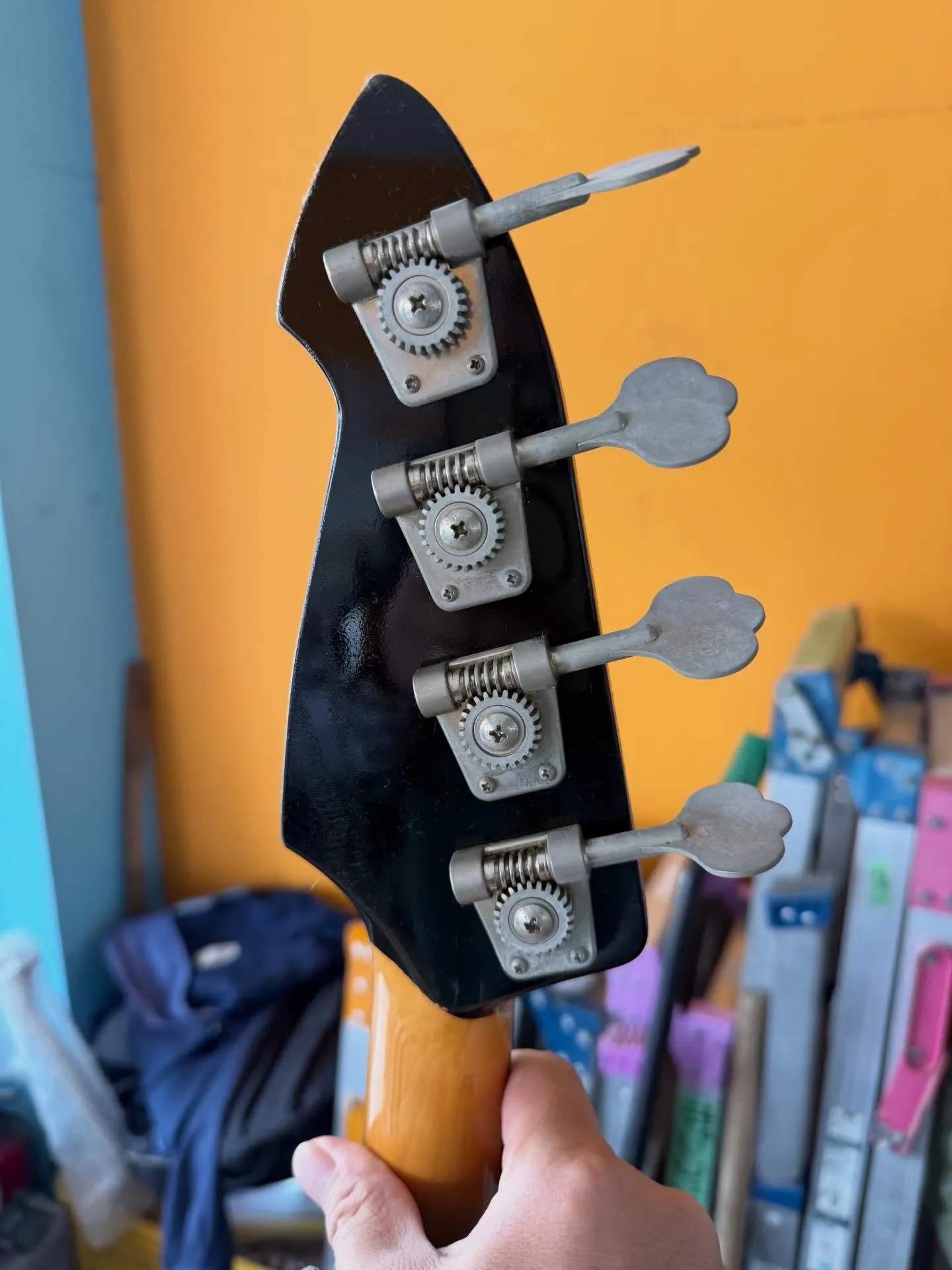 ポンコツ屋のご利用ありがとうございます!🎸今回は特にギターや...