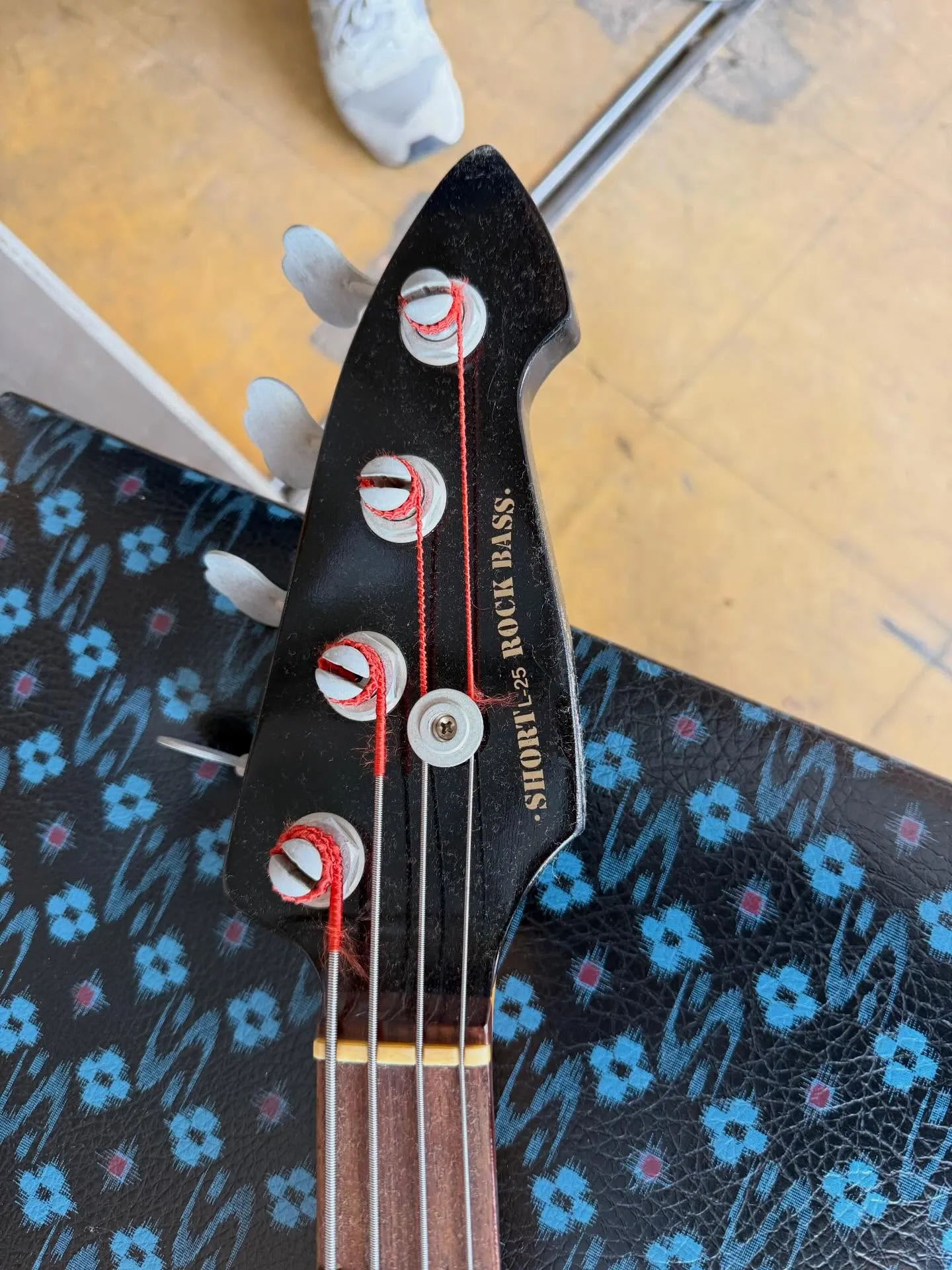 ポンコツ屋のご利用ありがとうございます!🎸今回は特にギターや...