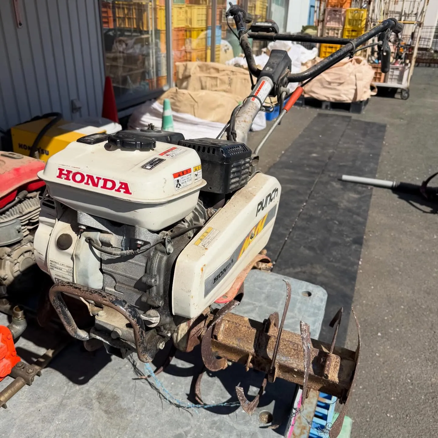 ポンコツ屋へのご持参、心から感謝いたします!本日は特別なライ...