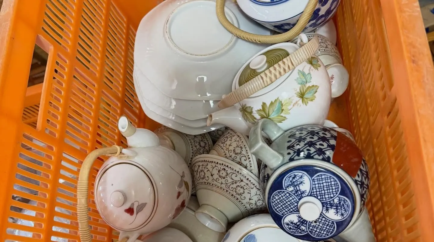 ご来店ありがとうございます😊本日は、ご不用になった食器のお持...