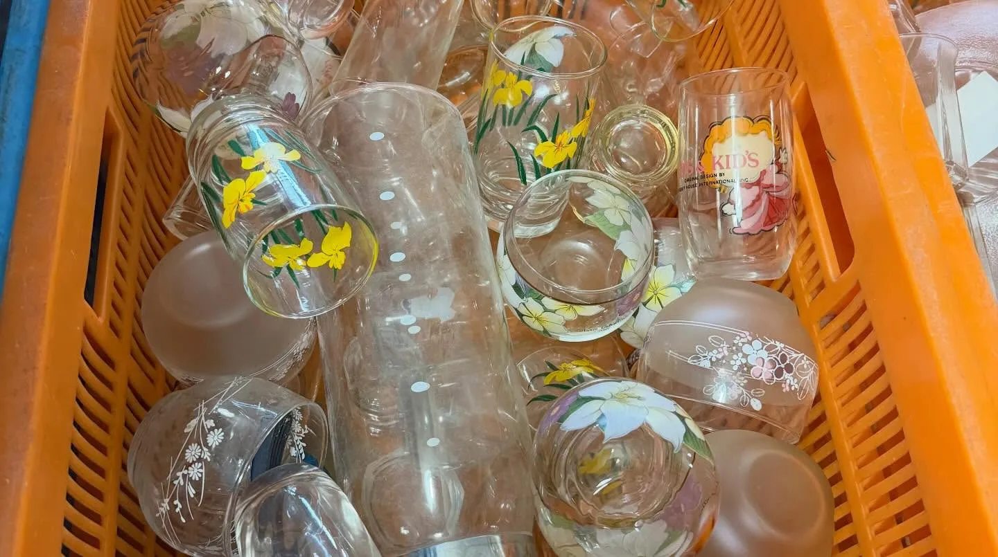 ご来店ありがとうございます😊本日は、ご不用になった食器のお持...