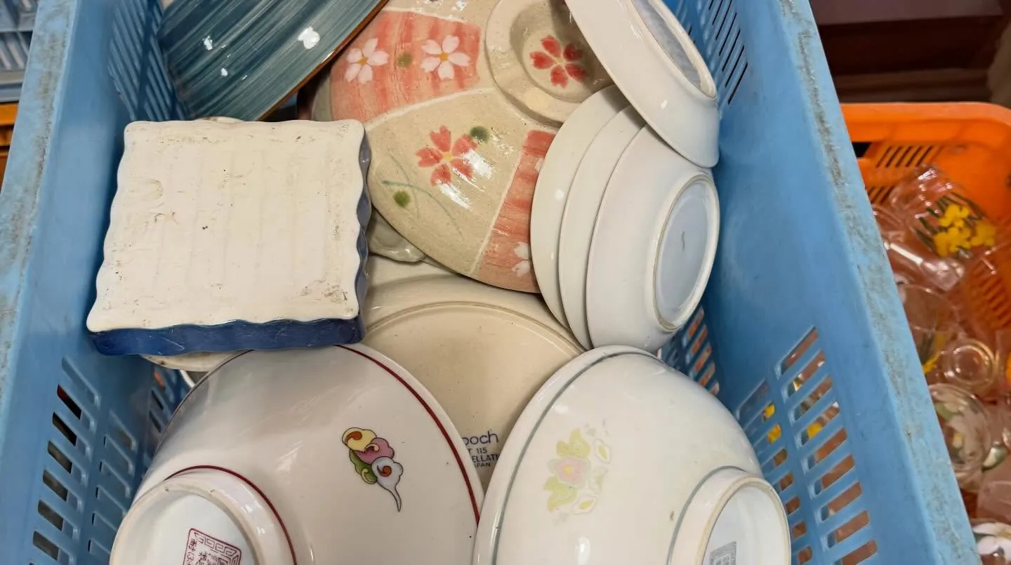 ご来店ありがとうございます😊本日は、ご不用になった食器のお持...